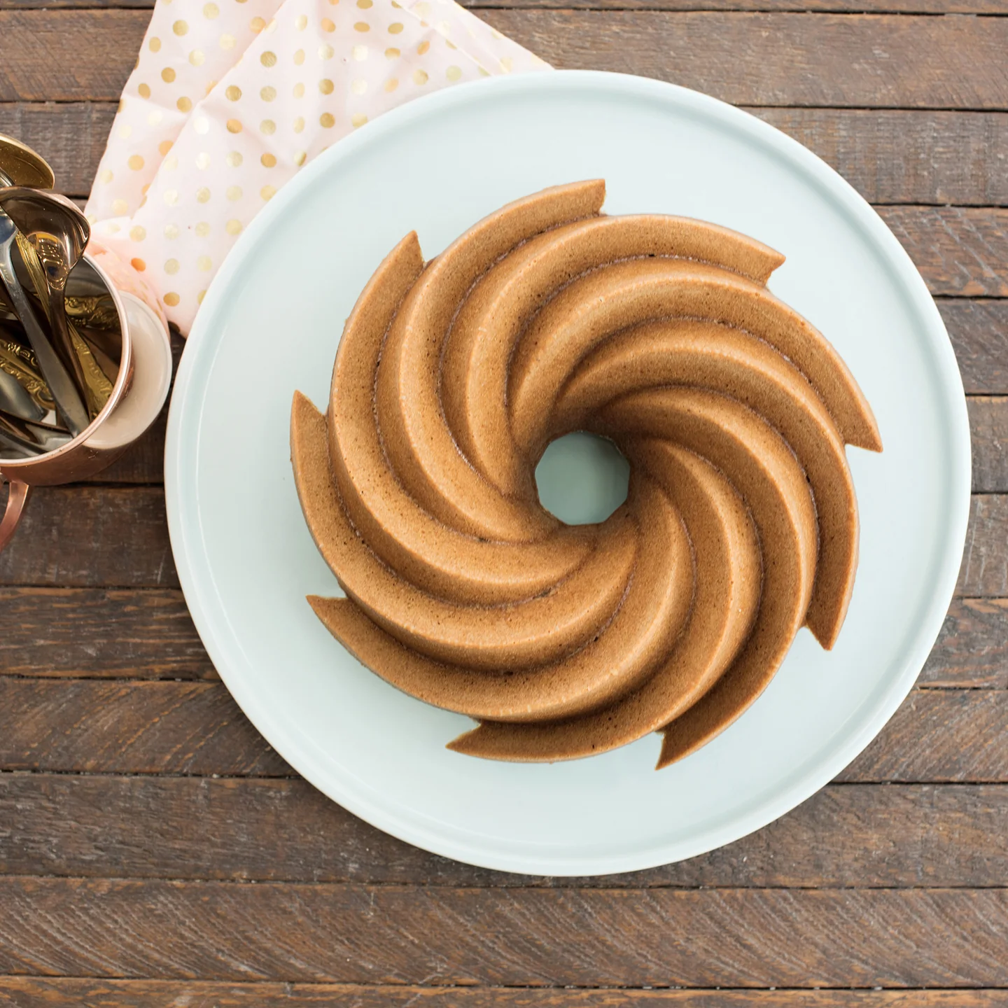 Nordic Ware Heritage Bundt Pan Gold / 10 Cup - Image 5