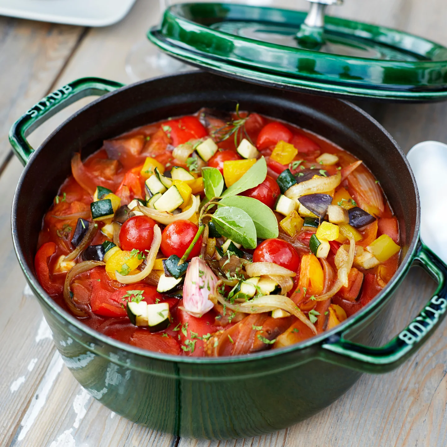 Staub Round Cocotte / Basil - Image 2