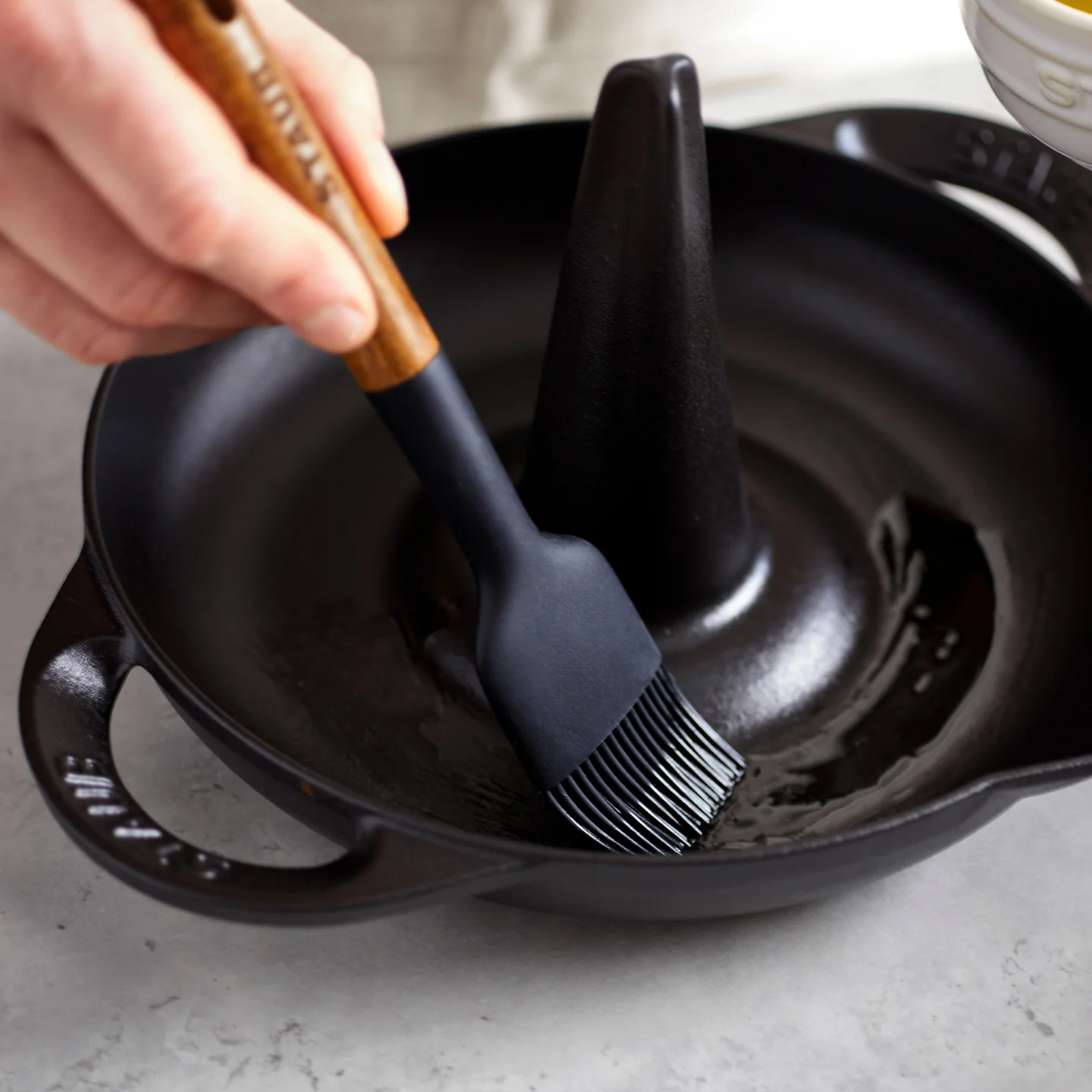 Staub Vertical Chicken Roaster / 24cm - Image 3